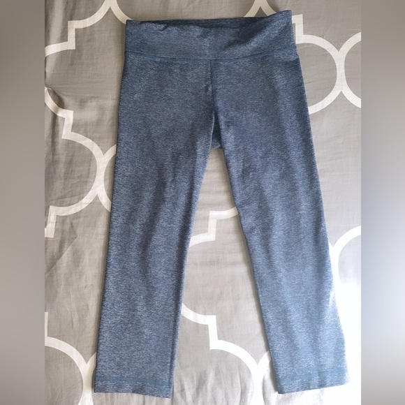 Under Armour StudioLux Capri Leggings - Picture 9 of 9